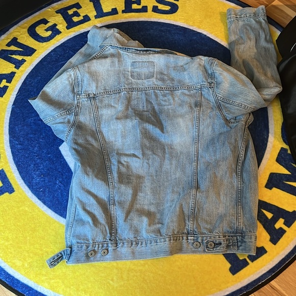 Vintage Levi’s Jean jacket - Picture 2 of 4